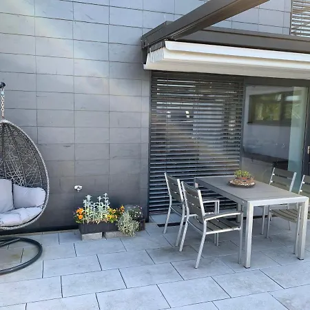 Ferienoase Zwischen Und Warnemuende Apartment